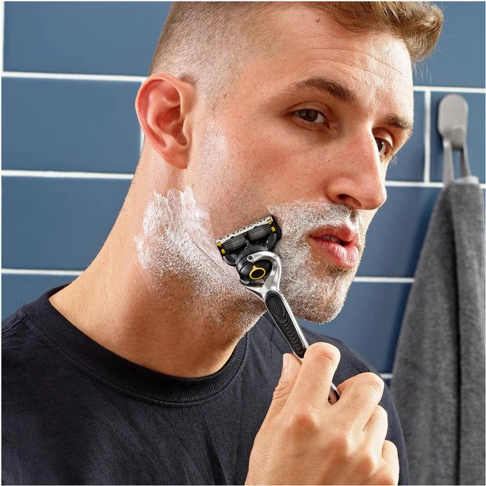 Gillette® Gillette Rasierklingen ProShield, Für Herren, 4 Stück 4 Gillette® Gillette Rasierklingen ProShield, Für Herren, 4 Stück – Bild 2