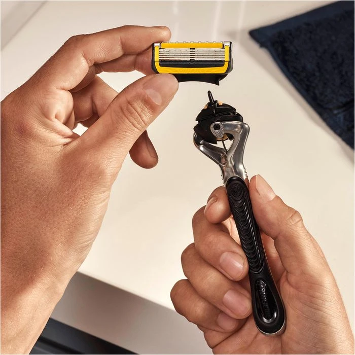 Gillette® Gillette Rasierklingen ProShield, Für Herren, 4 Stück 6 Gillette® Gillette Rasierklingen ProShield, Für Herren, 4 Stück – Bild 4